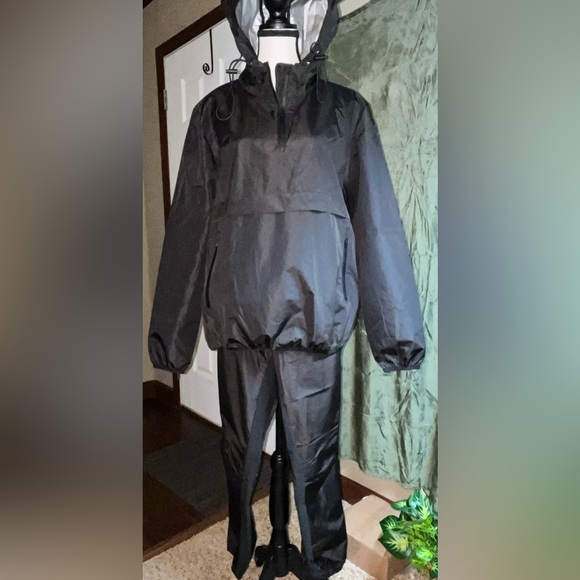 Black Nylon 2Pc. Sauna/Workout Suit Brand New Never Worn - Picture 1 of 15